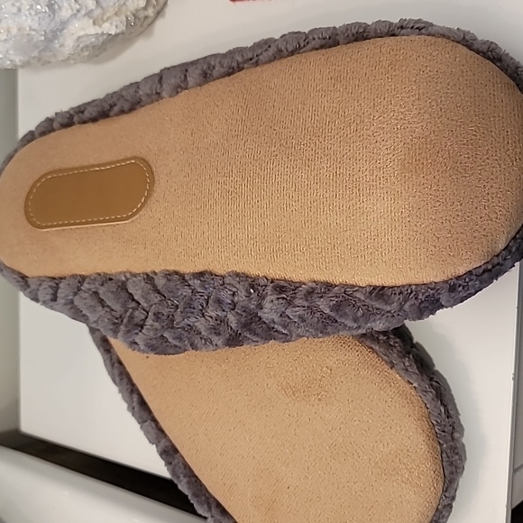 Super Soft Comfy Slip-On Slippers - Picture 3 of 5
